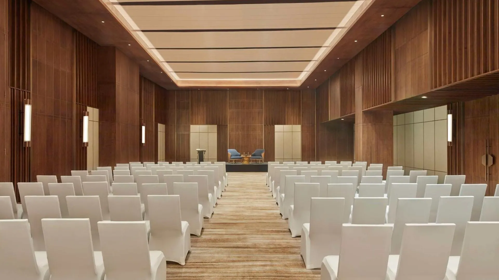 Hilton Gurugram Baani City Centre Γκουργκάον Ινδία