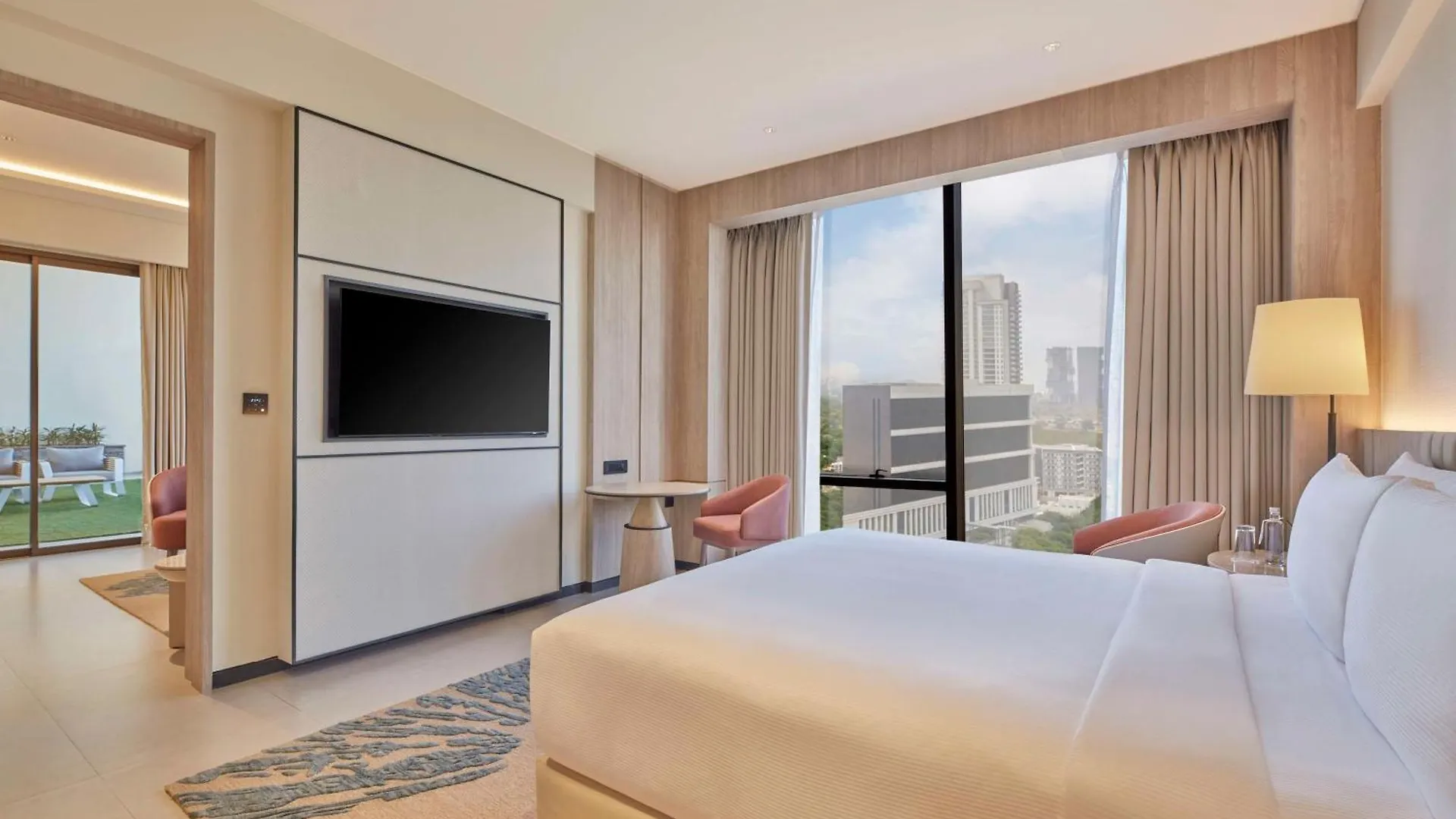 Hilton Gurugram Baani City Centre Gurgáon 5*,  Indie